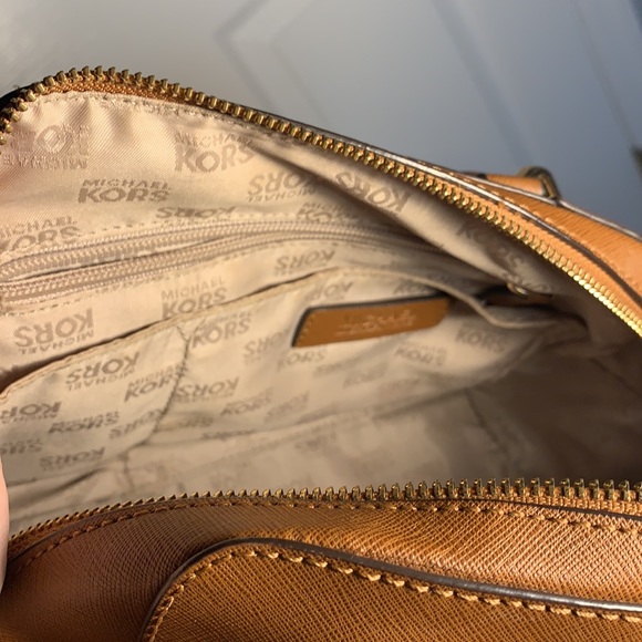 Michael Kors purse - Picture 9 of 9